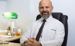 Uzun Süre Oturmak Omurga Sağlığını Tehdit Ediyor!