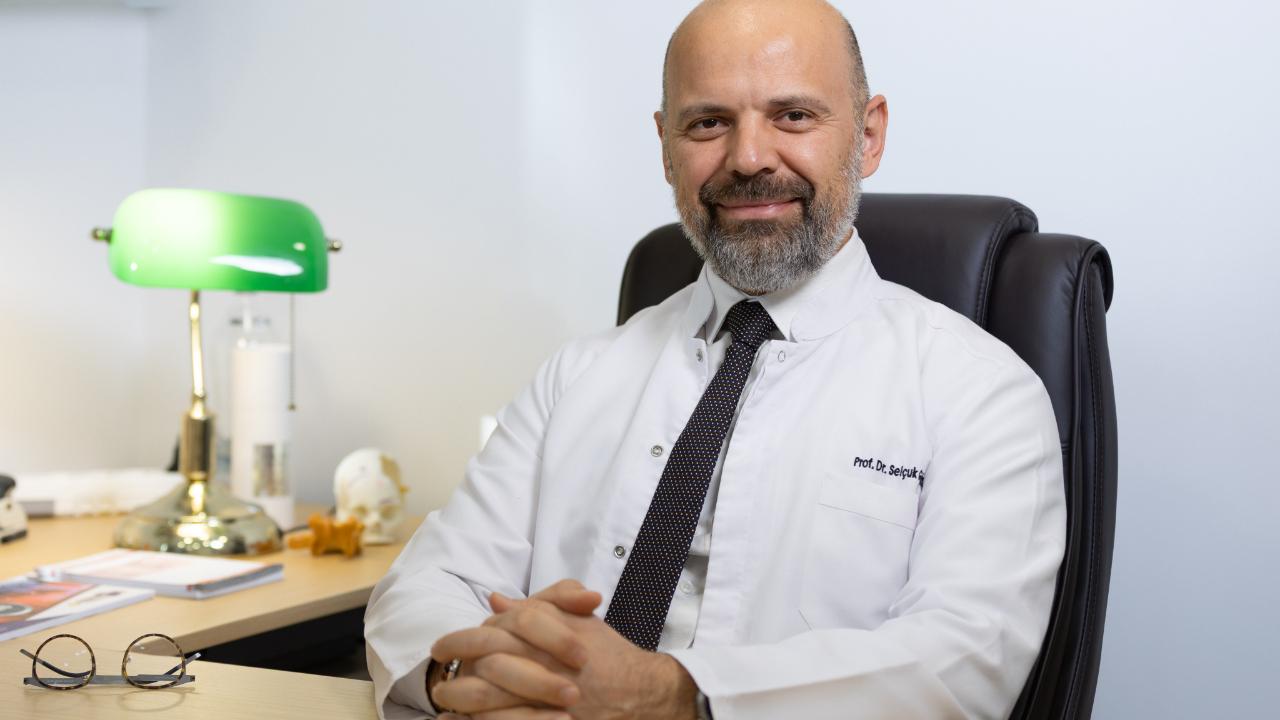 Uzun Süre Oturmak Omurga Sağlığını Tehdit Ediyor!