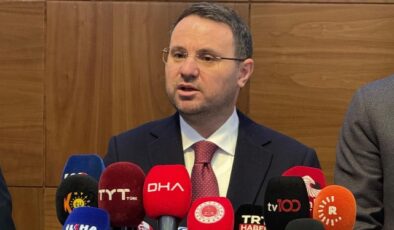 Gençlere Sosyal Medya Uyarısı: Gerçekle Yüzleşin!