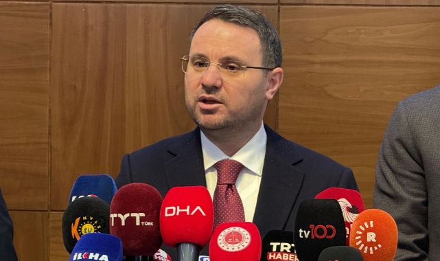 Gençlere Sosyal Medya Uyarısı: Gerçekle Yüzleşin!