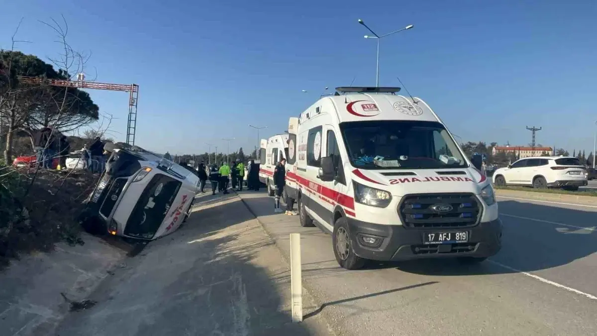 Çanakkale’de Minibüs ve Otomobil Çarpıştı: 8 Yaralı!