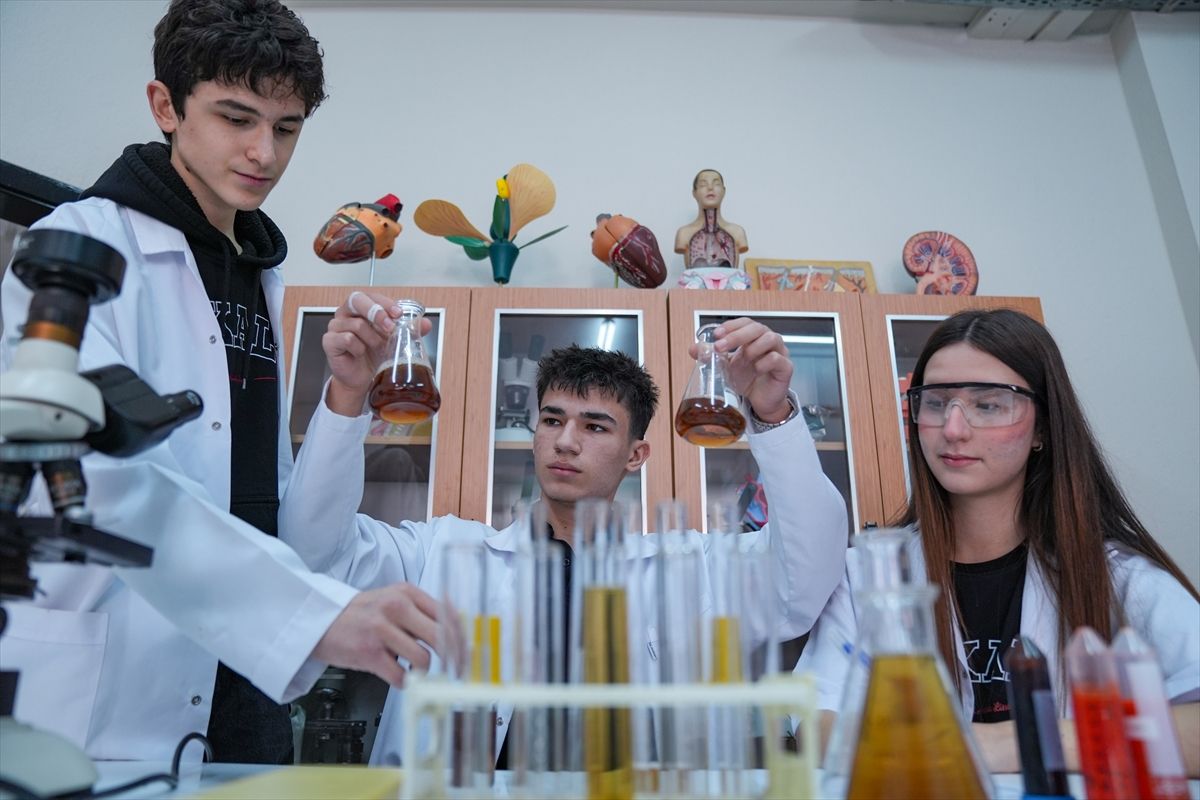 İzmirli Öğrencilerden Yapay Zeka ile Su Arıtımı