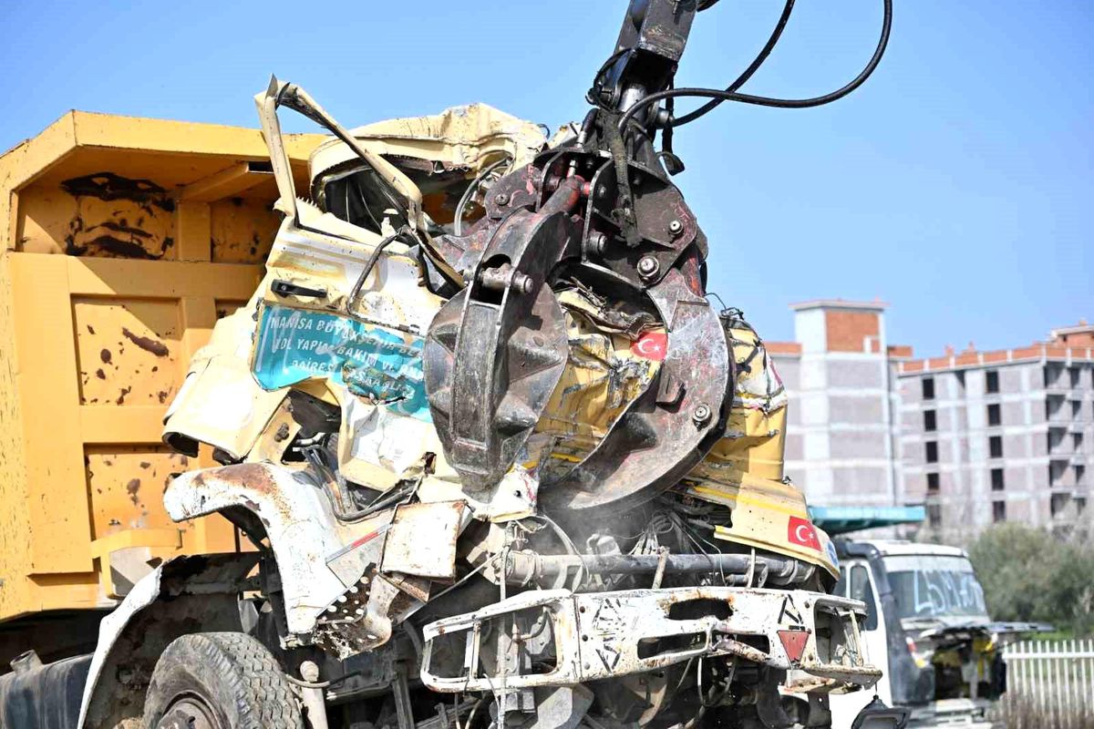 Manisa’da Sahipsiz Araçlar Tek Tek Kaldırılıyor