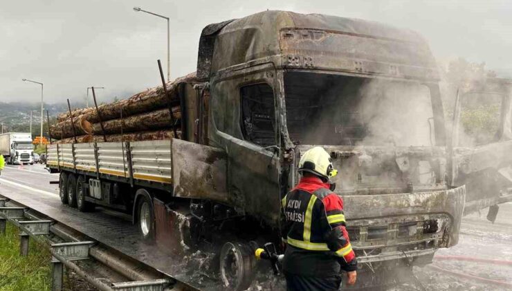 Aydın-İzmir Otoyolu’nda Tır Yangını: Kullanılamaz Hale Geldi!